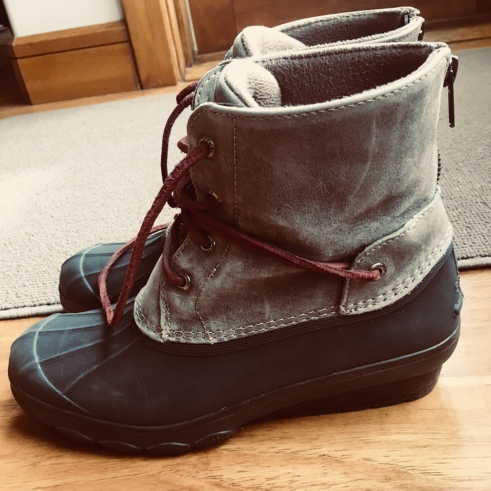Women’s size 8.5 Sperry snow Duck-boots!!